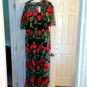 Maxi short sleeve dress, comes with short black dress underneath